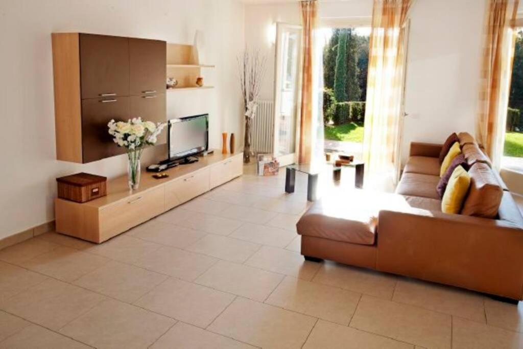 Tremezzo Residence 3-1 Of 11 Apartments In An Exclusive Residence By Italian Apartments Exterior foto